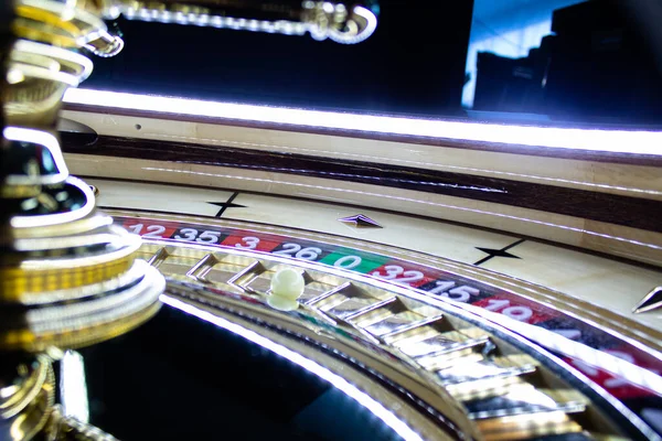 Handgemaakte Houten Retro Casino Roulette Spel Rechtenvrije Stockfoto's