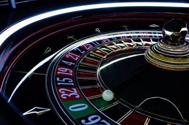 Geleneksel rulet çarkı, klasik görünümlü el yapımı.