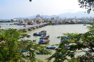 Trafikli Vietnam köprüsü 