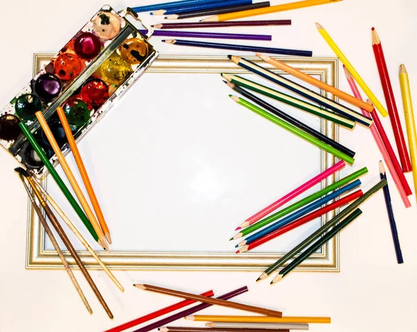 Barva štětce Akvarelové barvy a barevné tužky — Stock fotografie