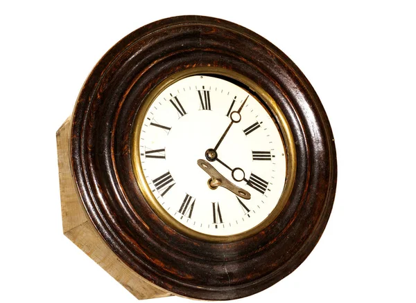 Relógio de parede vintage com chave de enrolamento em backgroun branco isolado — Fotografia de Stock