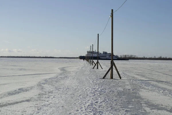 Barco Rompe Hielo Río Congelado Para Otros Barcos Cruza Paso — Foto de Stock