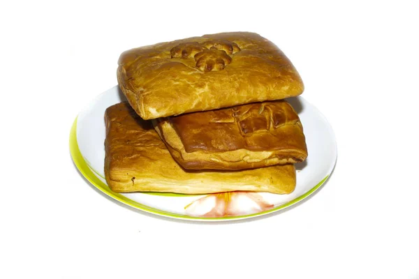 Вкусные Мясные Пироги Тарелке Свежеприготовленный Духовки Белом Столе — стоковое фото