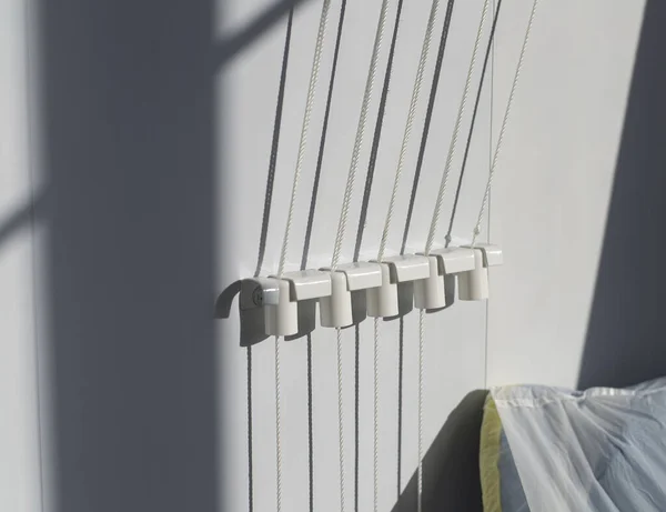 Cinco Soportes Con Una Cuerda Para Secar Ropa Balcón Sol — Foto de Stock