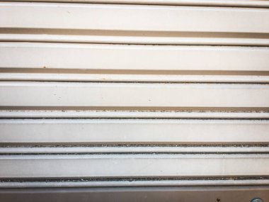 Paslanmaz çelik kaplamalı garaj. Tasarım için duvar kağıdı