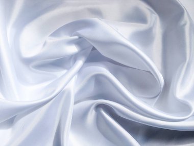 Beyaz buruşuk kumaş dokusu arka planı. Tasarım için kıvrım dalgalı ipek perde