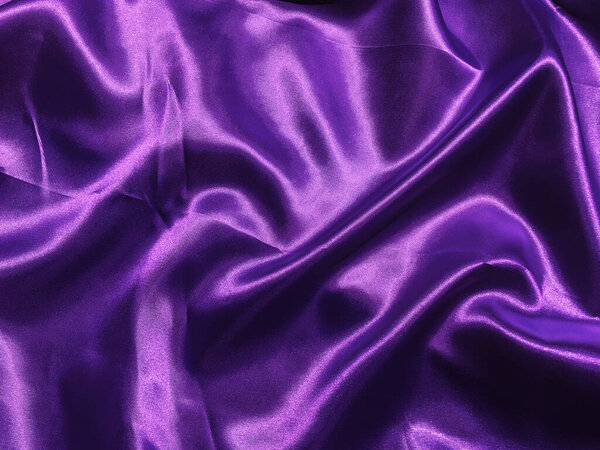 Крупный план фиолетового атласа или шелковой текстуры фона. Копирование пространства с элегантным дизайном обоев
