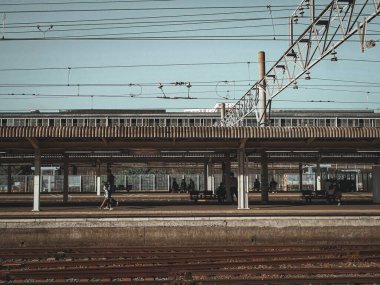 Osaka, Japonya, 8 Kasım 2019: Japonya 'daki tren istasyonu