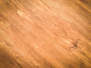 Tasarım için kopyalama alanı olan doğal arkaplan olarak ceviz ağacı ahşabı dokusu kullanılıyor. 