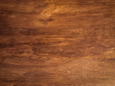 Tasarım için kopyalama alanı olan doğal arkaplan olarak ceviz ağacı ahşabı dokusu kullanılıyor. 