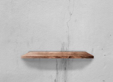 Beton duvar dokusunda ahşap raflar ve kırpma yolu. Üst görünüm 