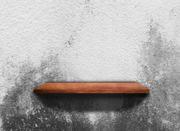 Rustikales Holzregal Auf Grauem Betonwand Textur Hintergrund Mit Clipping Pfad — Stockfoto