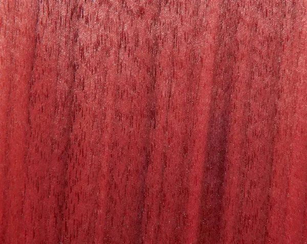 Текстура деревянной поверхности красного дерева. Шпон для мебели — стоковое фото