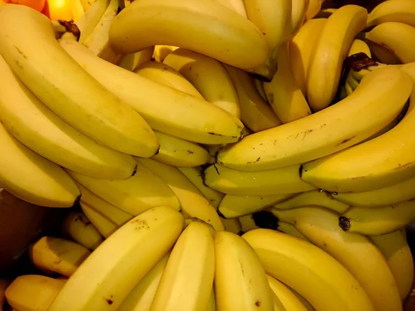 Verse Rijpe Bananen Een Close Vak Rechtenvrije Stockfoto's