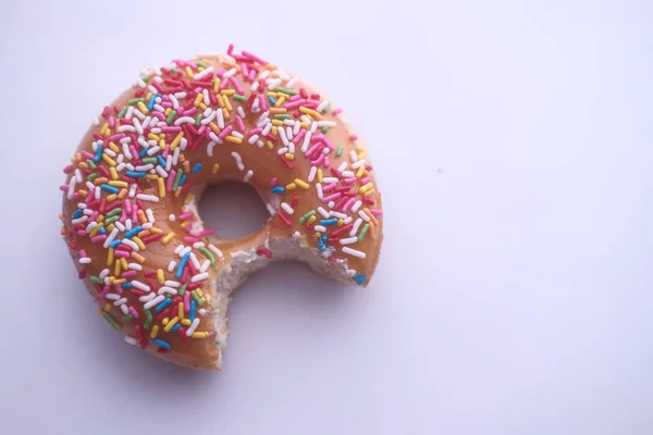 Nahaufnahme von Donut mit Mundbiss — Stockfoto