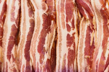 Satılık taze koyun eti sergisi, yakın plan. 