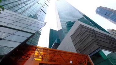 Sigaproe finansal binalarının düşük açılı görüntüsü 