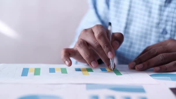 Closeup of man hand analyzing chart on paper — Stock Video