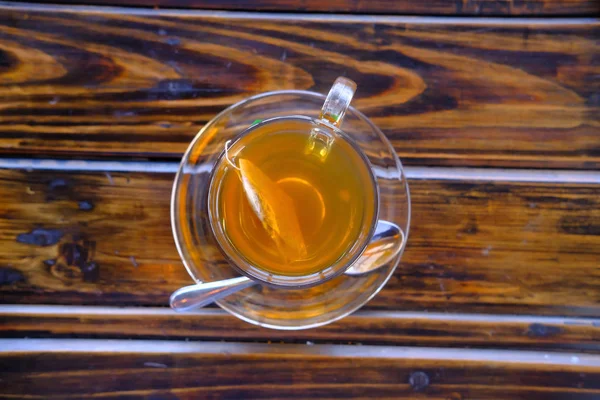 Primer plano de té verde en la mesa de café —  Fotos de Stock