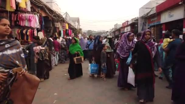 . pessoas lotadas em compras de rua para ramadã em Bangladesh — Vídeo de Stock