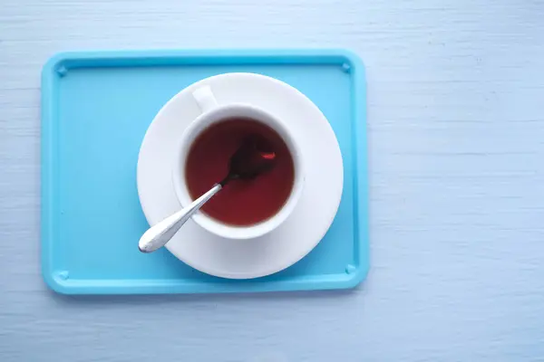 Vrchní pohled na čaj k ranní snídani na stole — Stock fotografie
