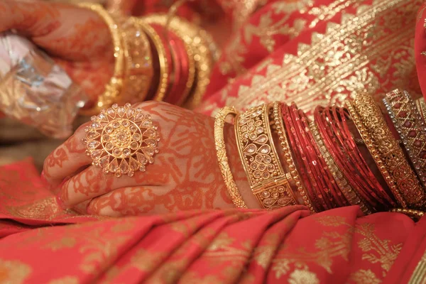 Close up de noiva indiana no dia do casamento — Fotografia de Stock