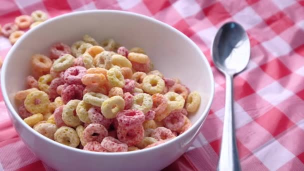 Close up of colorful ring corn flakes in a bowl — Stock Video