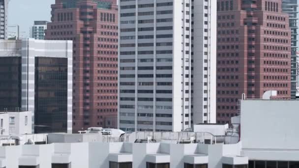 Vue en angle élevé des bâtiments financiers singapore le matin — Video