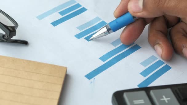 Top view of man hand analyzing chart on office desk — Stockvideo