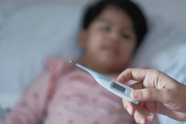 Baby thermometer to measure the temperature of a sick baby, close up — Stock Photo, Image