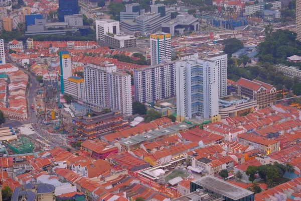  Singapur finans modern binaları gün batımında 