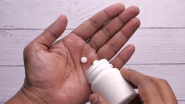  Erkeklerin el haplarının üst görüntüsü.