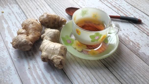 Top view of ginger tea on wooden background — Stock Video