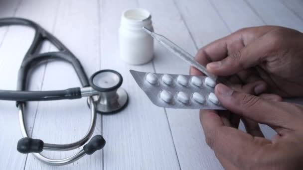 Close up of man hands holding pills — Stock Video