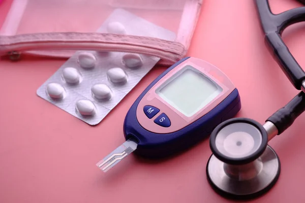 Blood sugar measurement for diabetes, pills and stethoscope — Stok fotoğraf