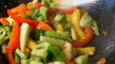 Kadınların el yapımı sebzelerini kapatın. 