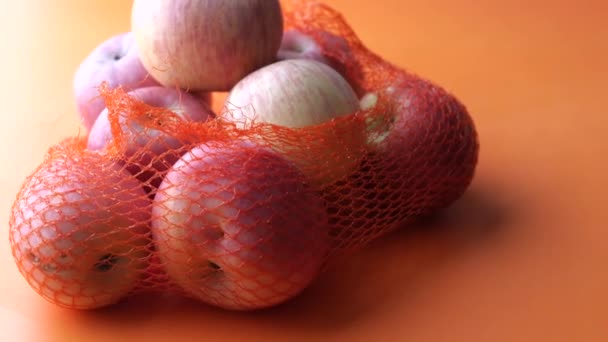 Eco amigável saco reutilizável com várias frutas frescas — Vídeo de Stock