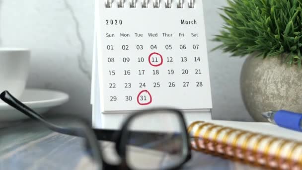 Concetto di scadenza con segno rosso alla data di calendario — Video Stock