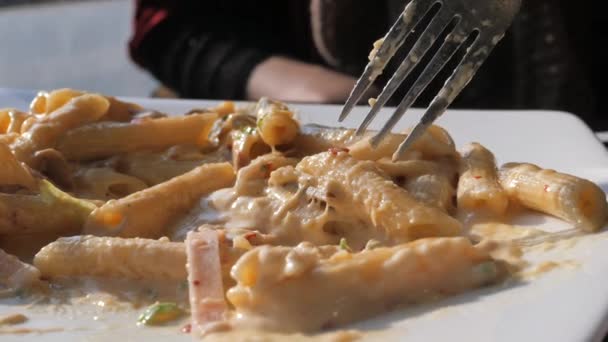 Νόστιμα ορεκτικά κλασικά ζυμαρικά μακαρονάδα — Αρχείο Βίντεο