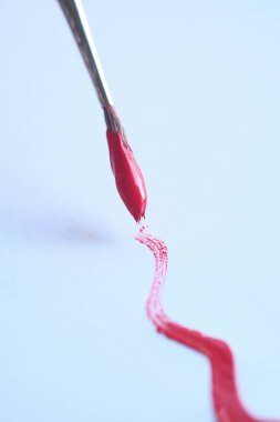 boya ve beyaz zemin üzerine fırça,