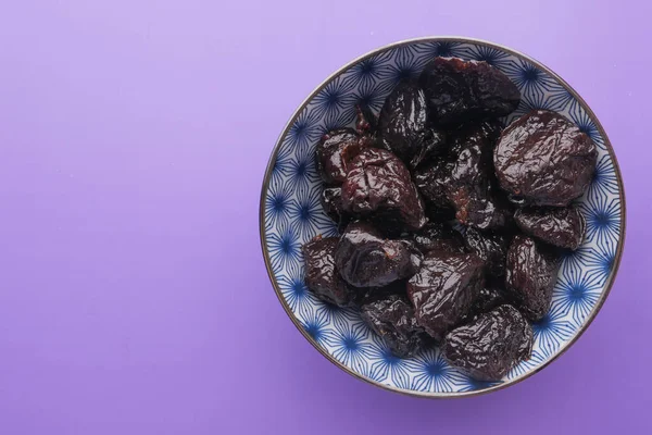 Fresh prunes in bowl. Prunes healthy food. Dried plums. — Stock Photo, Image