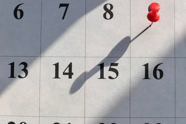 Conceito prazo com pino de pressão na data do calendário — Fotografia de Stock