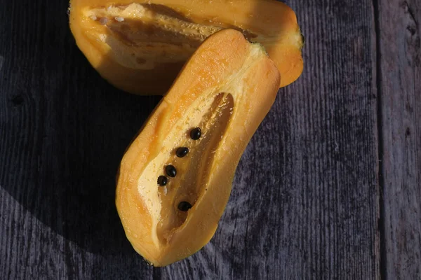 Inside details of ripe papayas after cutting, close up — Stock Photo, Image