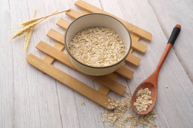 Kasedeki yulaf ezmesi, sağlıklı beslenme konsepti. 