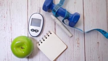  Diyabet için kan şekeri ölçümü, beyaz üzerine dambıl 