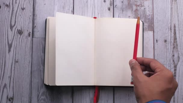 Otwarty pamiętnik lub notatnik z białymi kartkami — Wideo stockowe