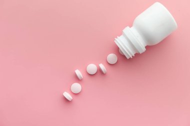 Hapların döküldüğü konteynırın yüksek açılı görünümü 