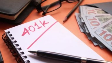 Not defterindeki 401 km 'lik sözcüğü parayla kapat, renk arkaplanındaki hesap makinesini kapat 