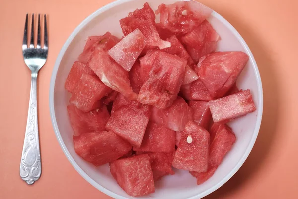 Nahaufnahme einer Scheibe Wassermelone in einer Schüssel — Stockfoto