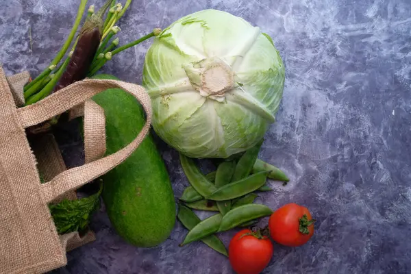 Fresh vegetable in a shopping bag with copy space — Stock Photo, Image